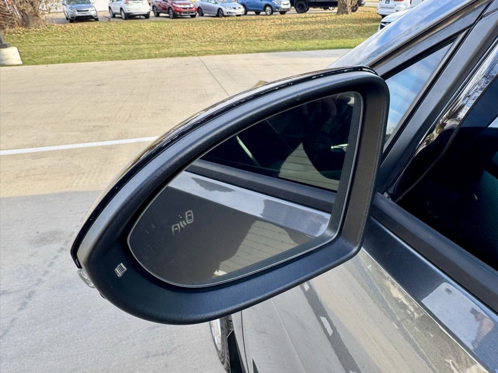 Used 2019 Volkswagen Golf R 4-Door image 10