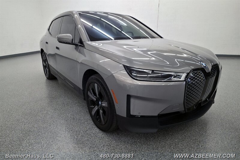 Used 2024 BMW iX xDrive50 w/ Premium Package AWD/4WD image 18