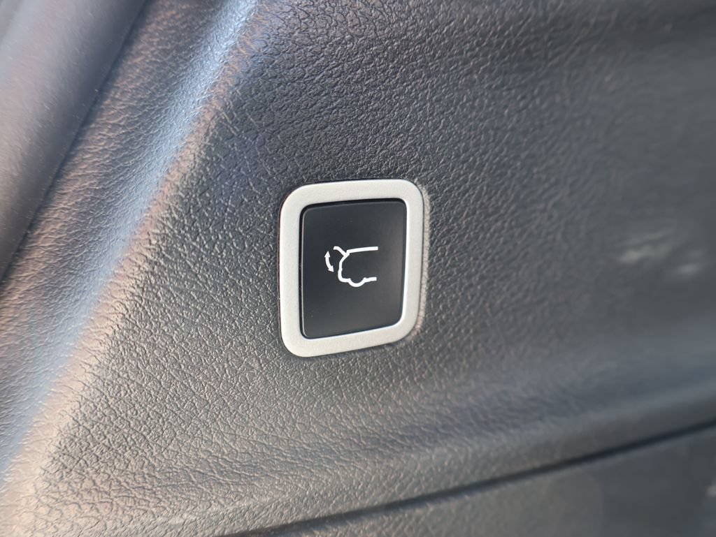 Used 2025 Chrysler Pacifica Limited FWD image 16