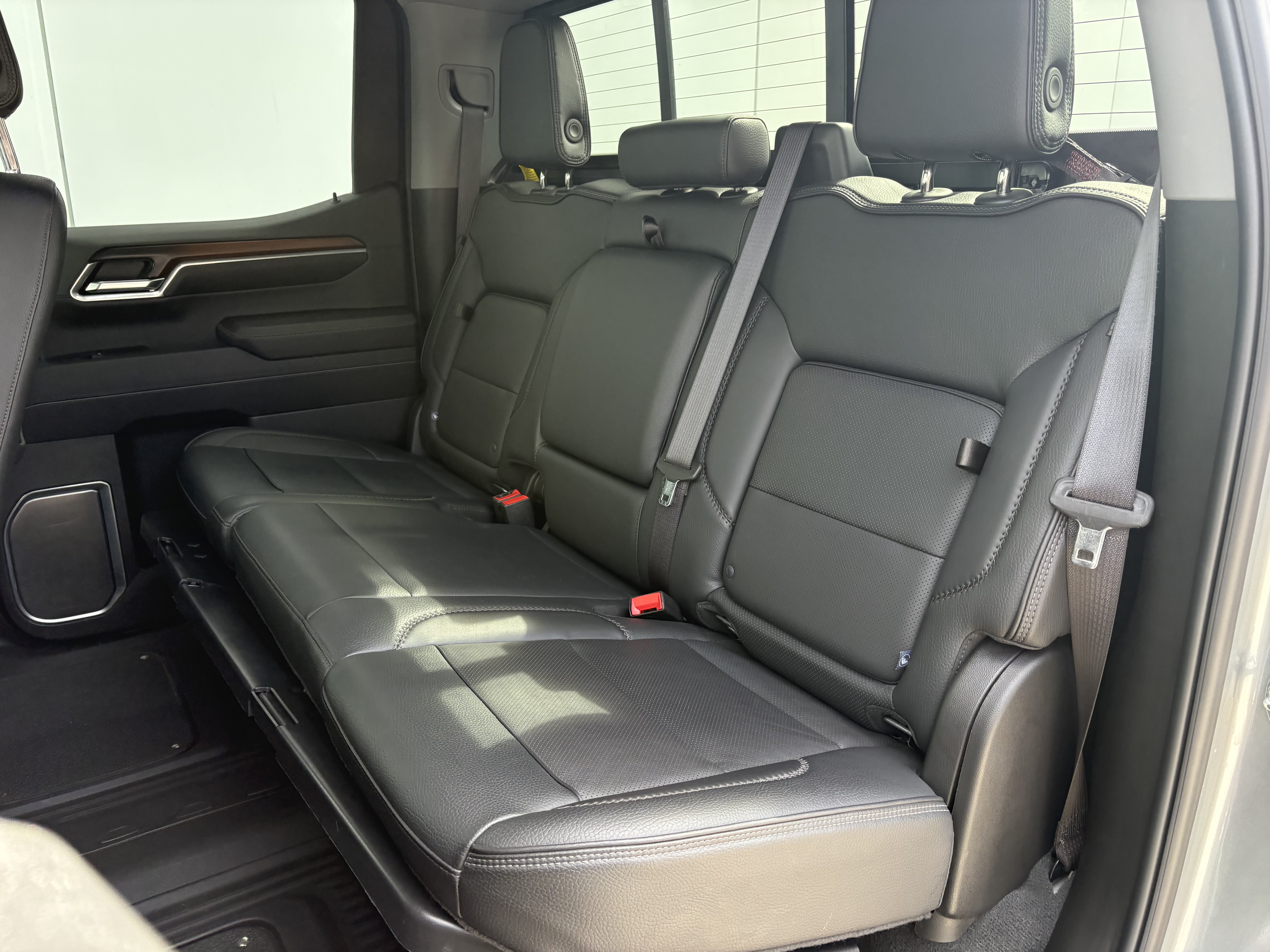Used 2024 GMC Sierra 1500 Denali w/ Technology Package AWD/4WD image 11