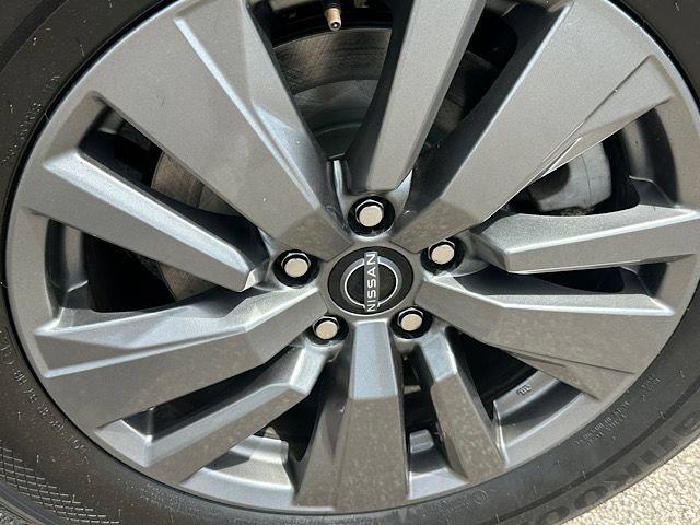 Used 2025 Nissan Pathfinder SV FWD image 34