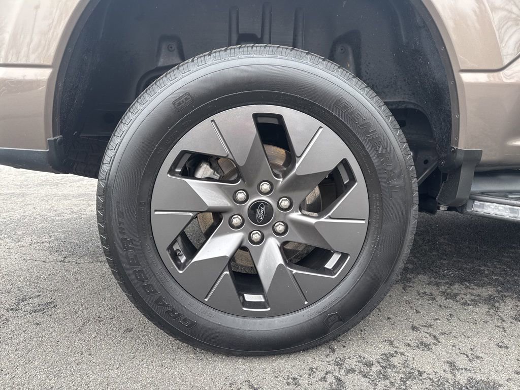 Used 2022 Ford F150 Lightning Lariat image 12