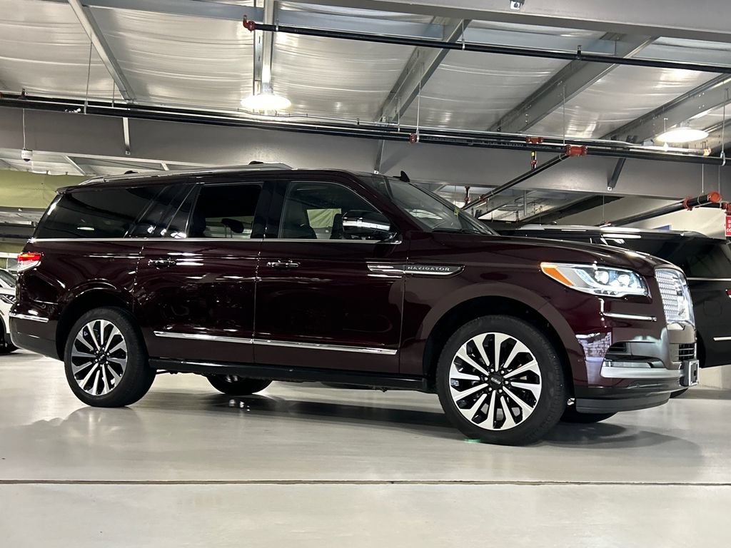 Used 2024 Lincoln Navigator L Reserve AWD/4WD image 5