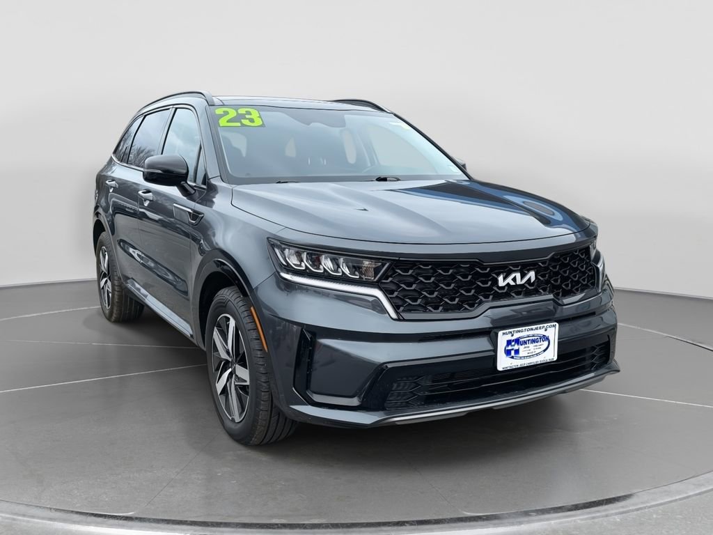Used 2023 Kia Sorento S w/ Panoramic Sunroof Package image 1