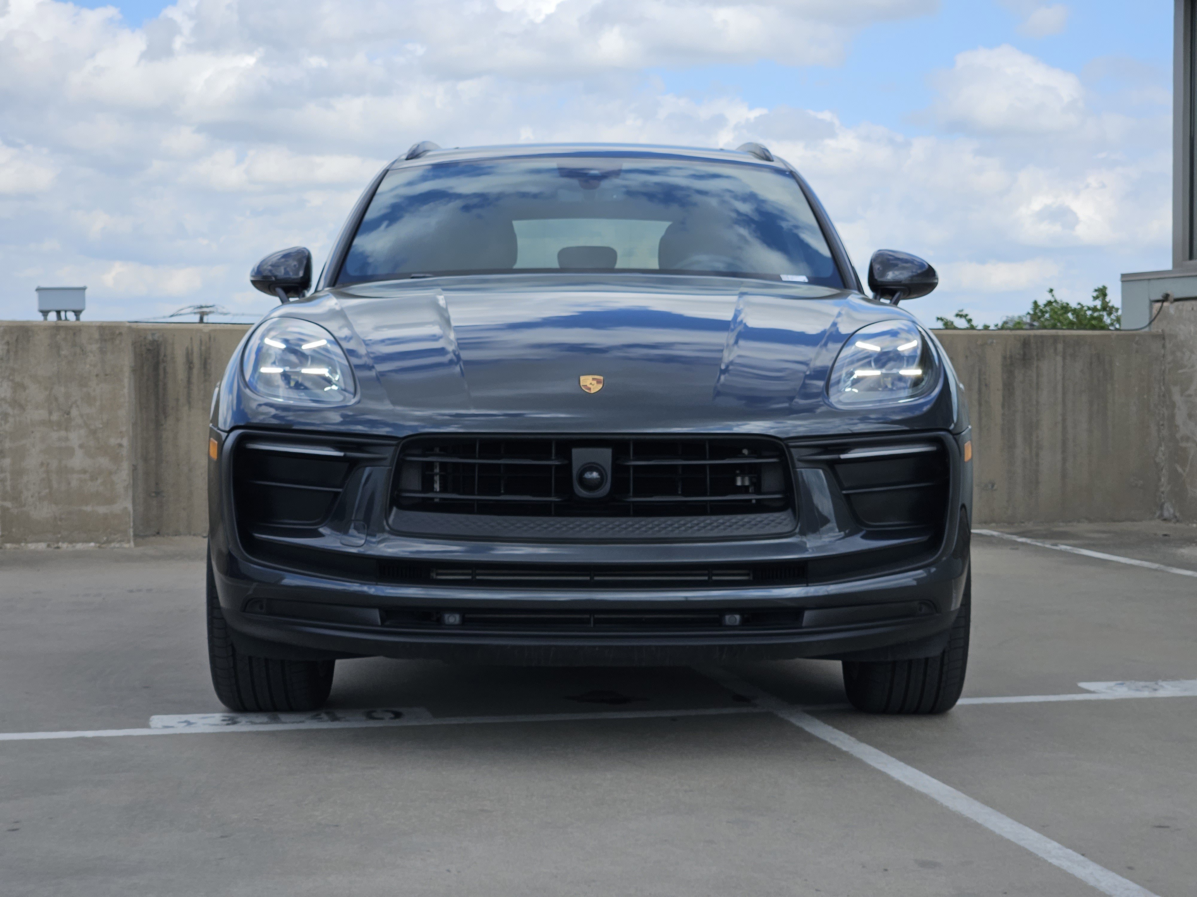 Certified 2025 Porsche Macan image 11