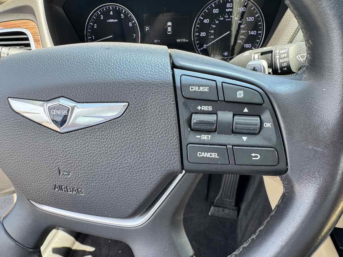 Used 2015 Hyundai Genesis 3.8 RWD image 40
