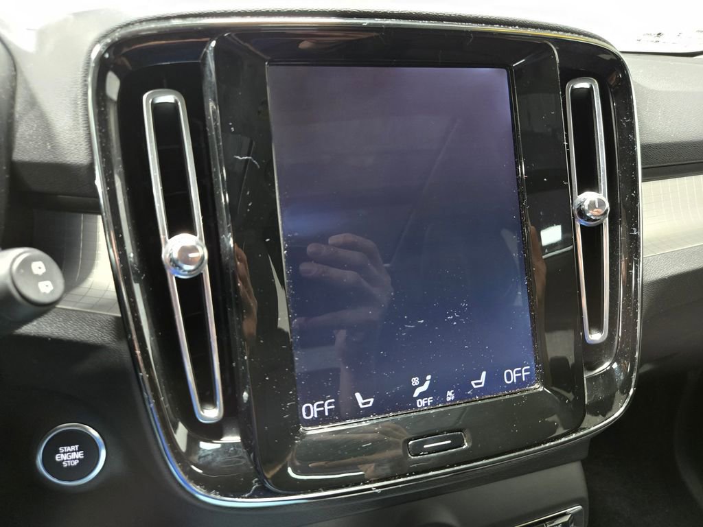 Used 2019 Volvo XC40 T5 Momentum image 21