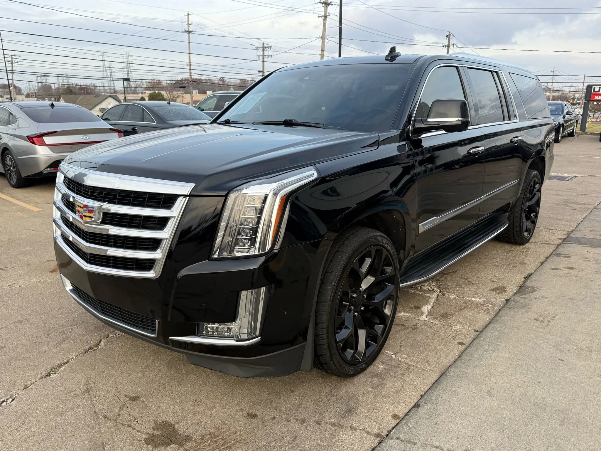 Used 2017 Cadillac Escalade ESV Luxury image 6