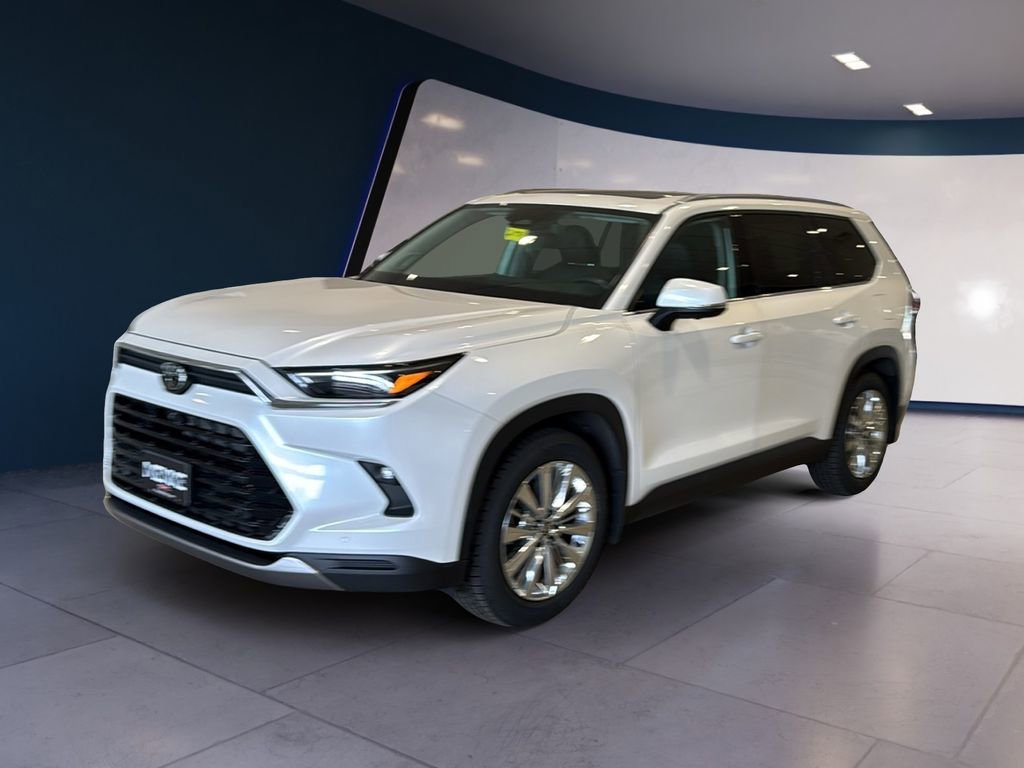 Used 2024 Toyota Grand Highlander AWD image 3