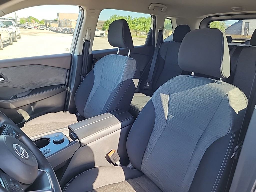 Used 2023 Nissan Rogue SV image 11