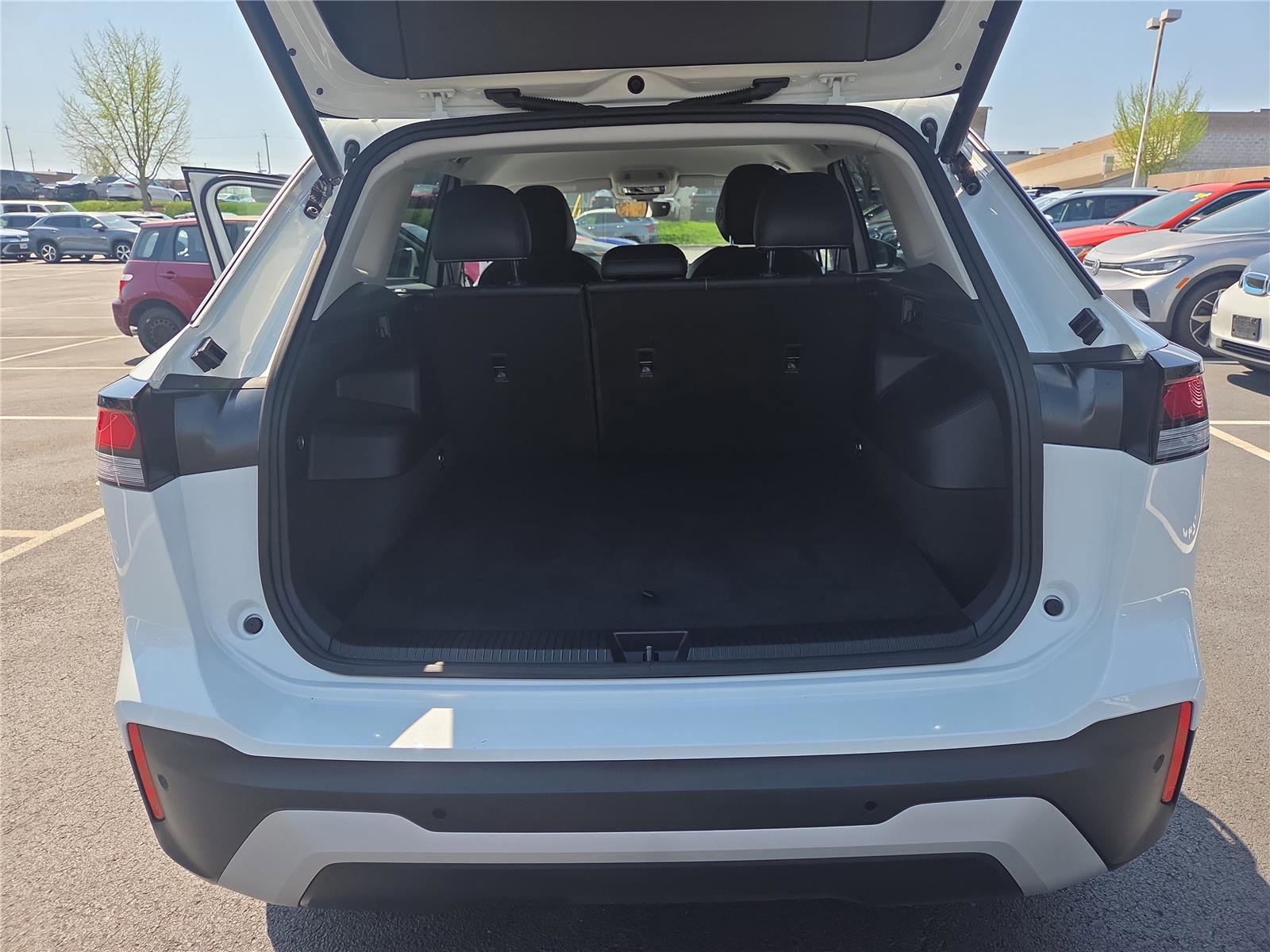 Used 2025 Volkswagen Tiguan SE image 5