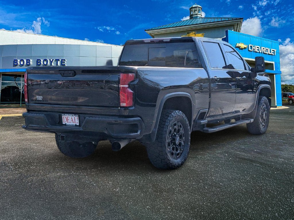 Used 2024 Chevrolet Silverado 3500 LTZ w/ LTZ Plus Package AWD/4WD image 3
