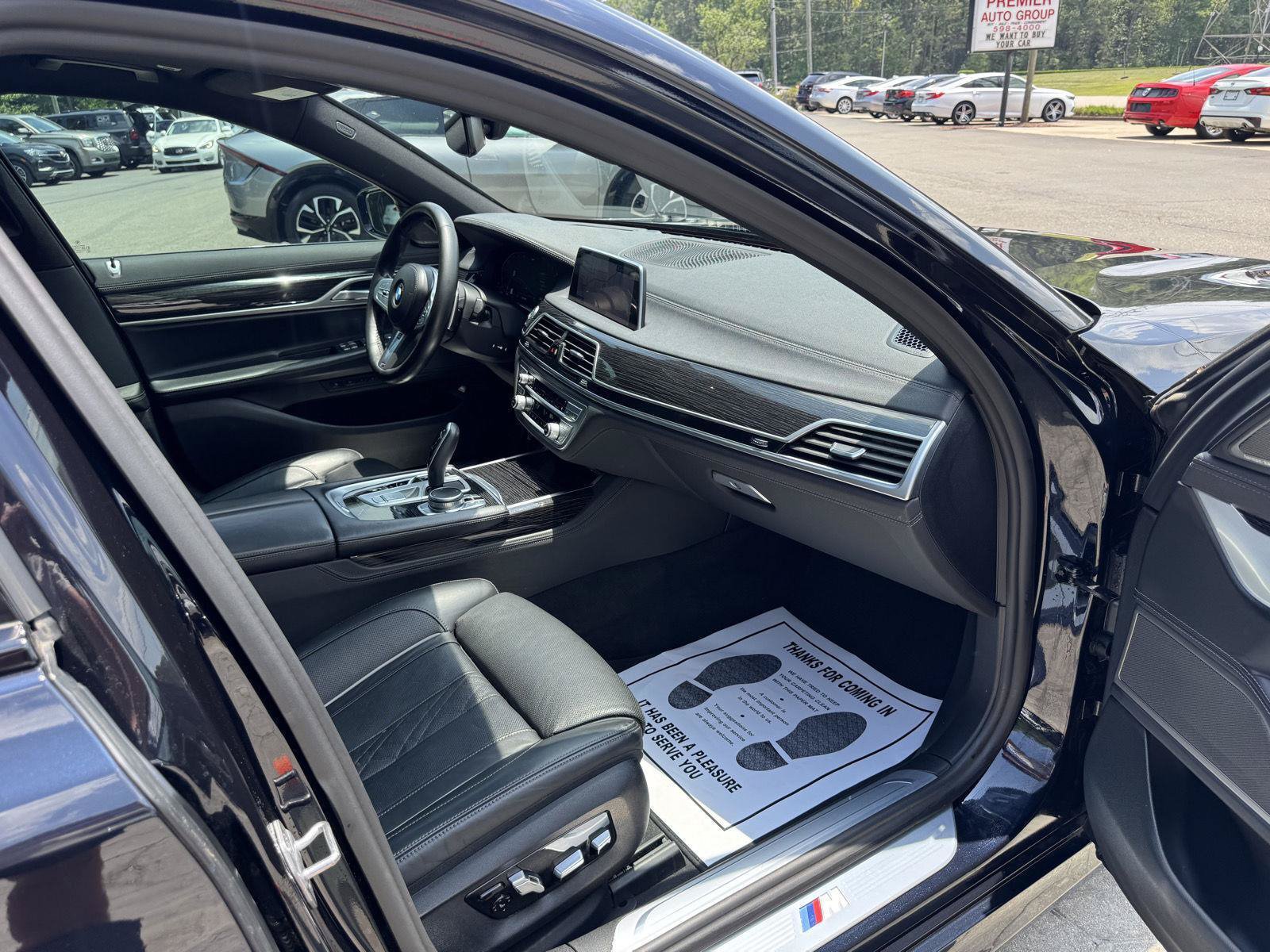 Used 2022 BMW 740i w/ M Sport Package RWD image 17