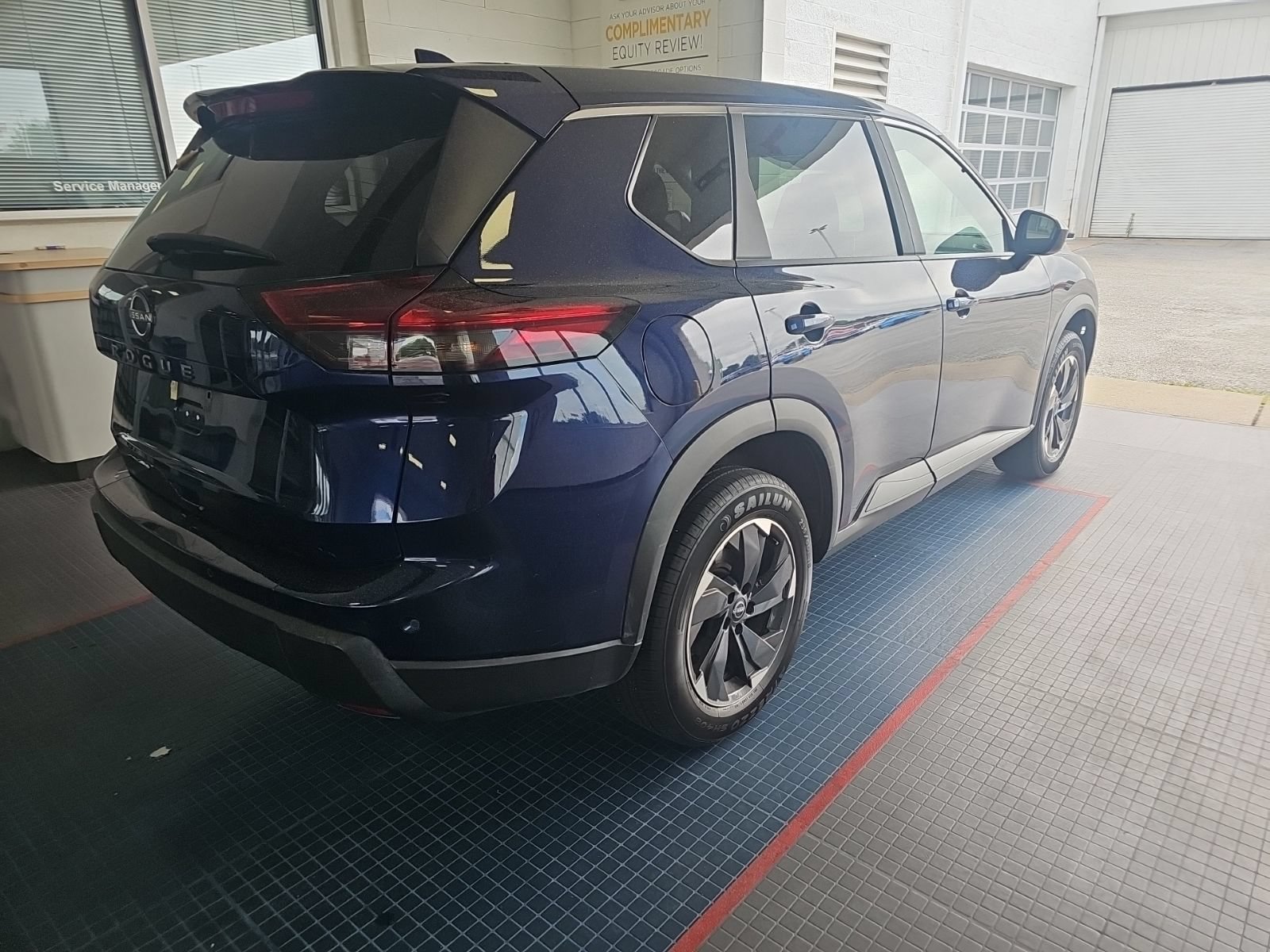 Used 2025 Nissan Rogue SV FWD image 3