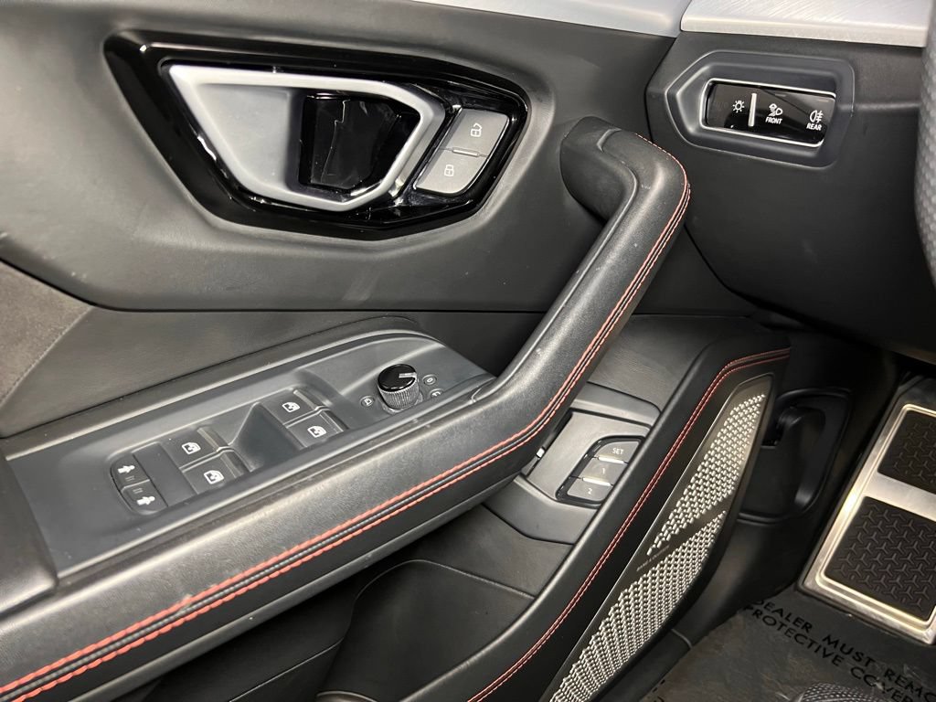 Used 2019 Lamborghini Urus AWD/4WD image 29