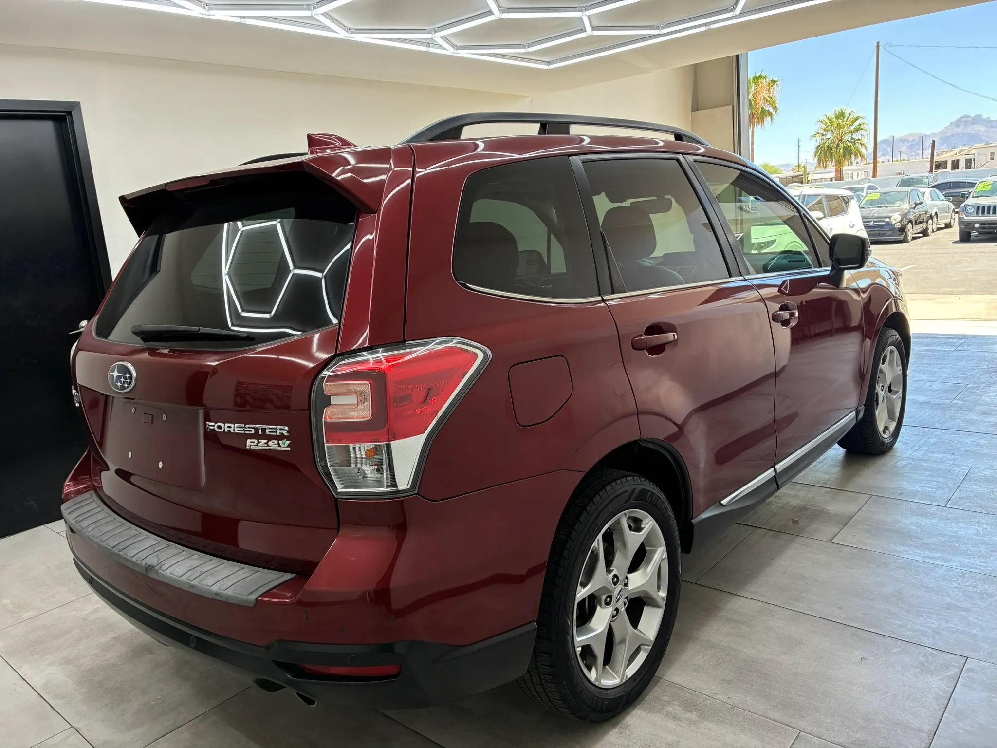 Used 2017 Subaru Forester 2.5i Touring AWD/4WD image 8