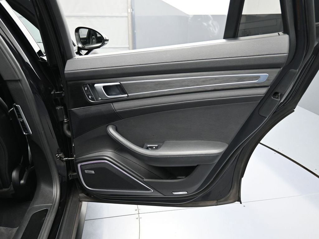 Certified 2022 Porsche Panamera Platinum Edition image 28
