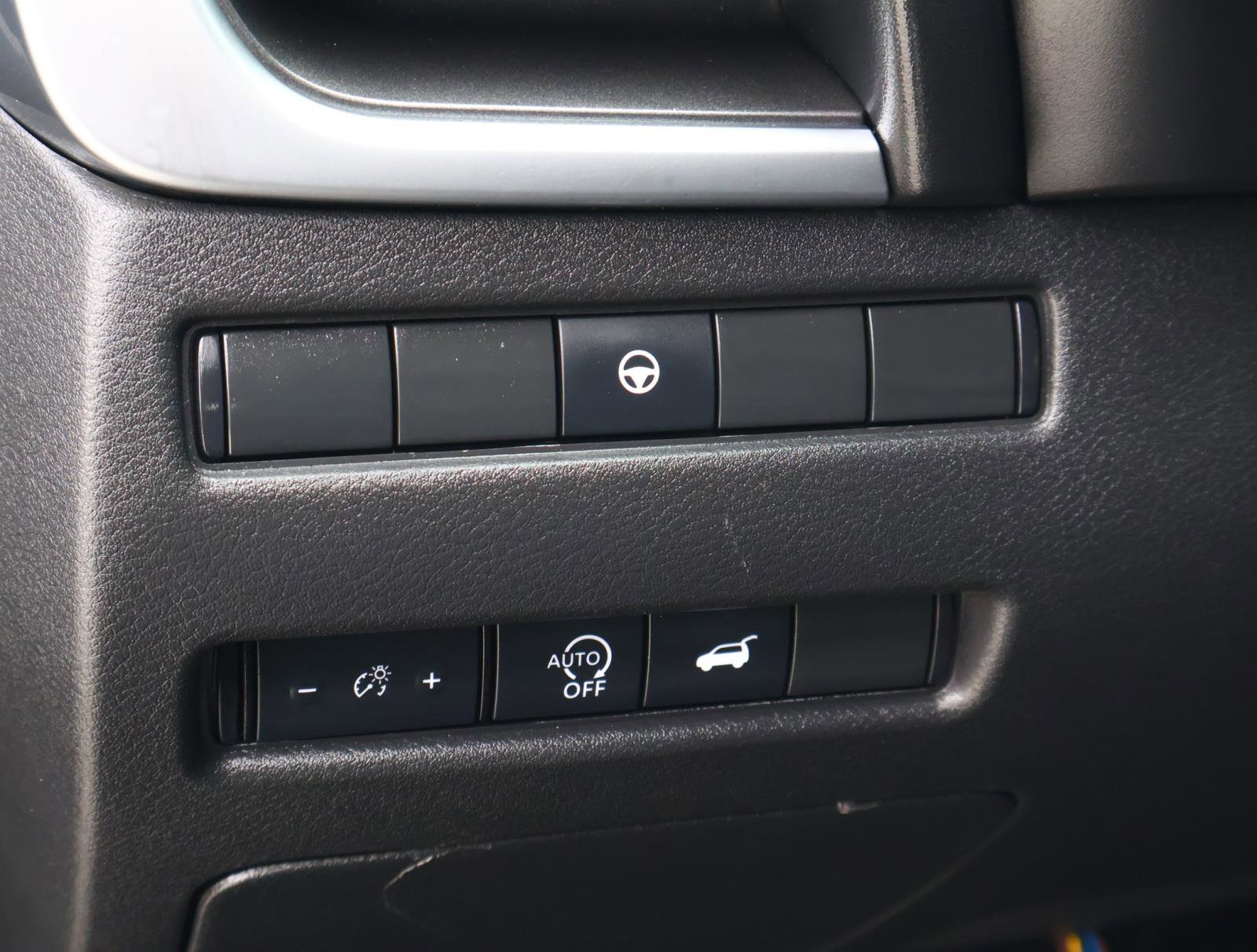 Used 2025 Nissan Rogue SV w/ SV Premium Package image 24