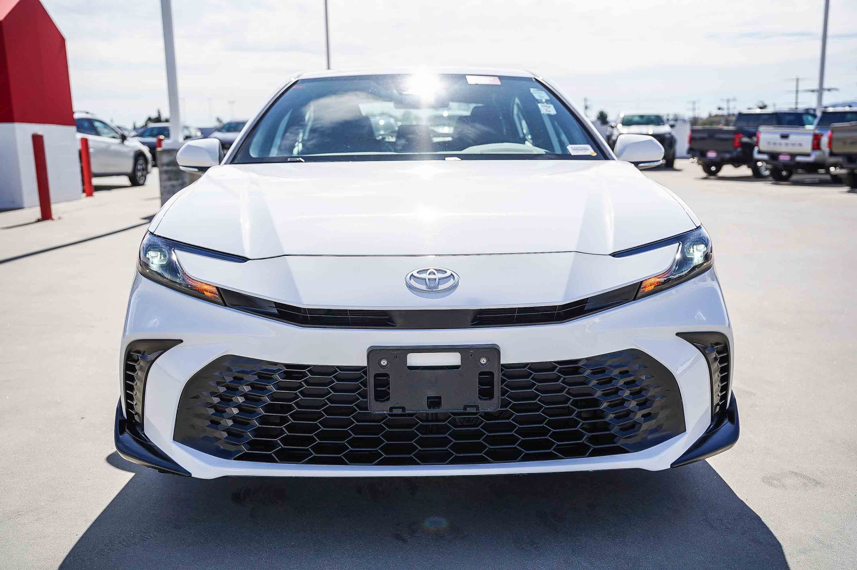 Certified 2025 Toyota Camry SE image 2