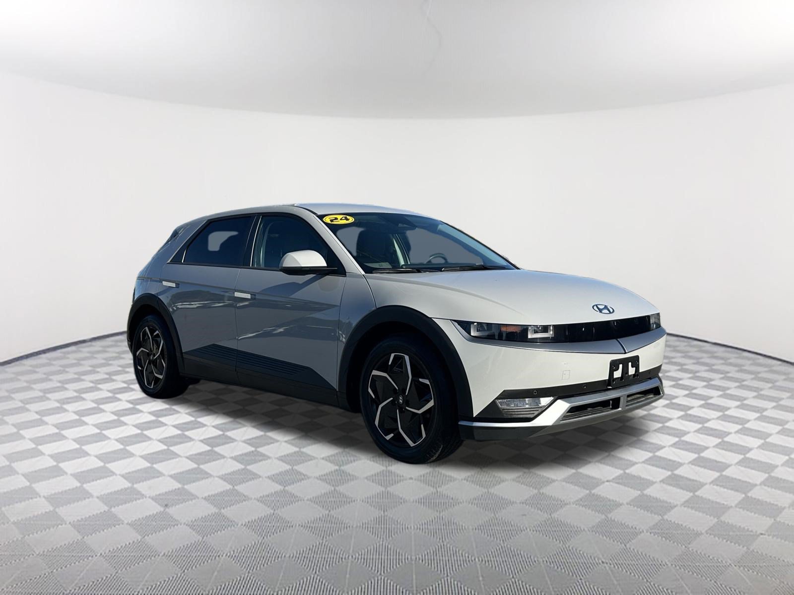Used 2024 Hyundai Ioniq 5 SEL AWD/4WD image 3