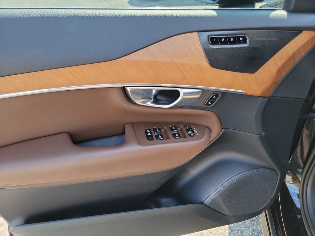 Used 2023 Volvo XC90 B6 Plus w/ Protection Package Premier image 19
