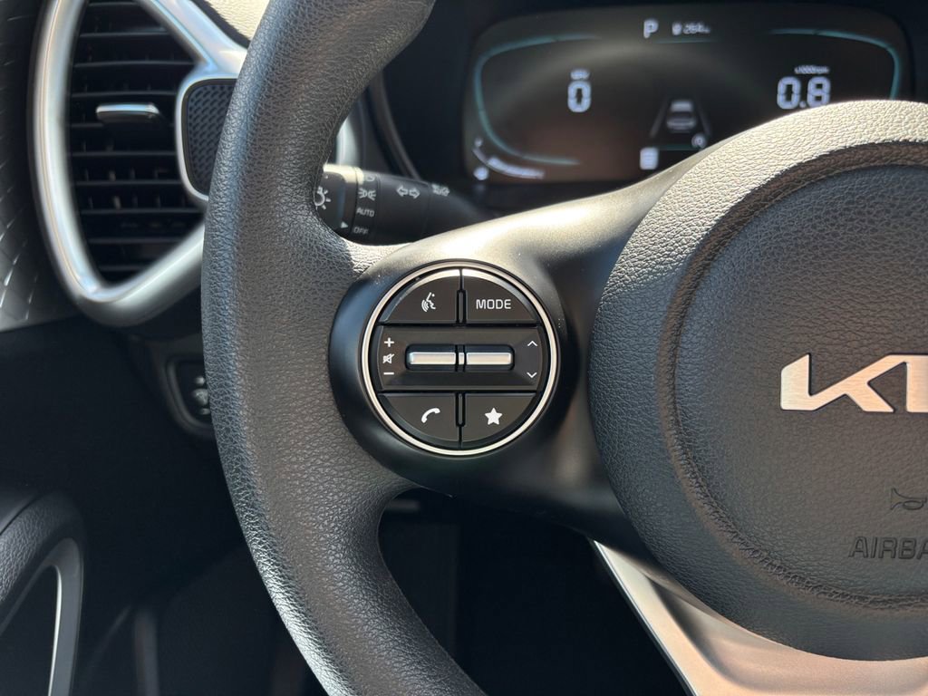 Used 2025 Kia Soul LX FWD image 18
