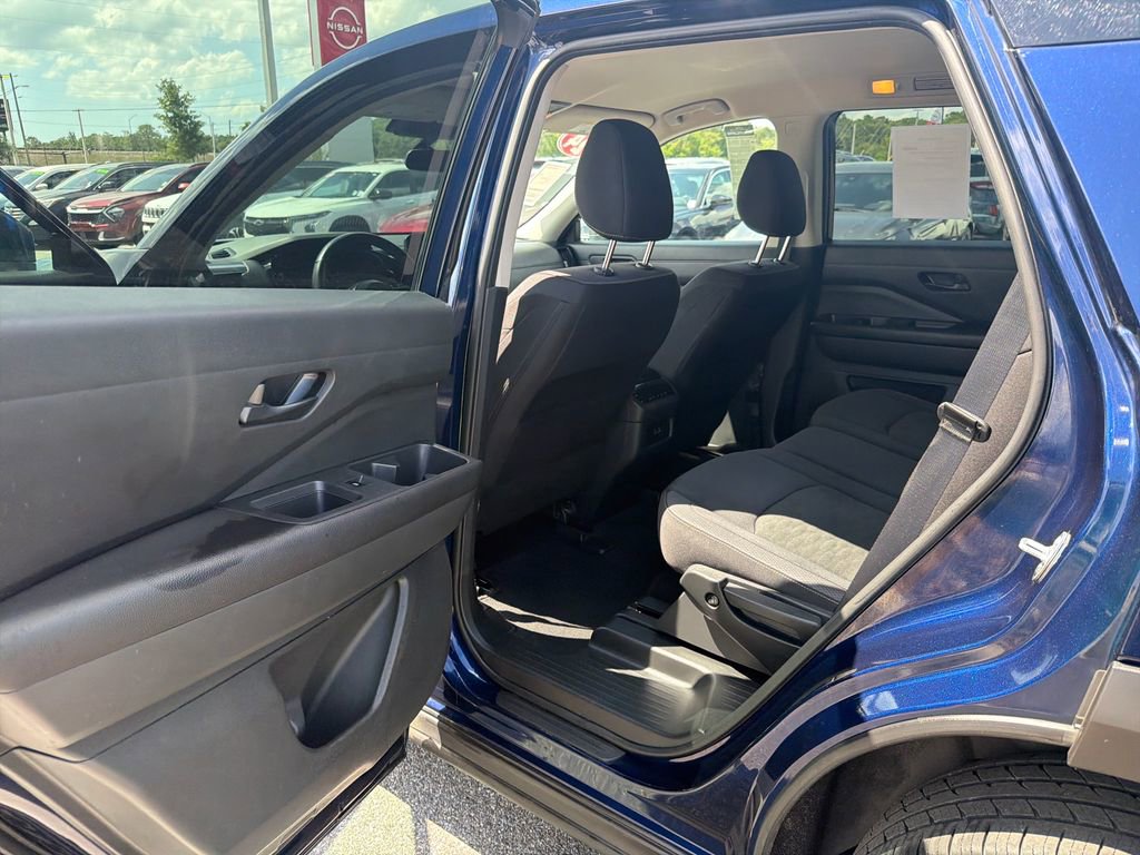 Used 2024 Nissan Pathfinder SV AWD/4WD image 17