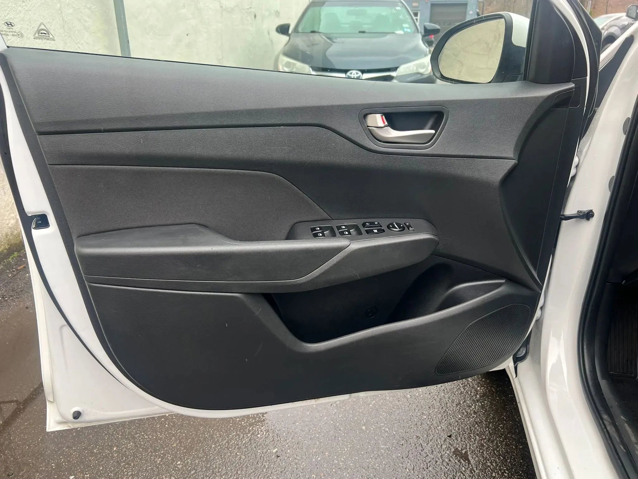 Used 2022 Hyundai Accent SE FWD image 11