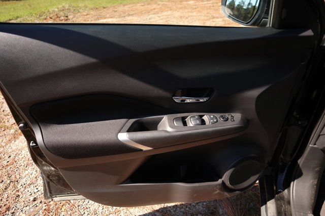 Used 2021 Nissan Kicks SV image 10