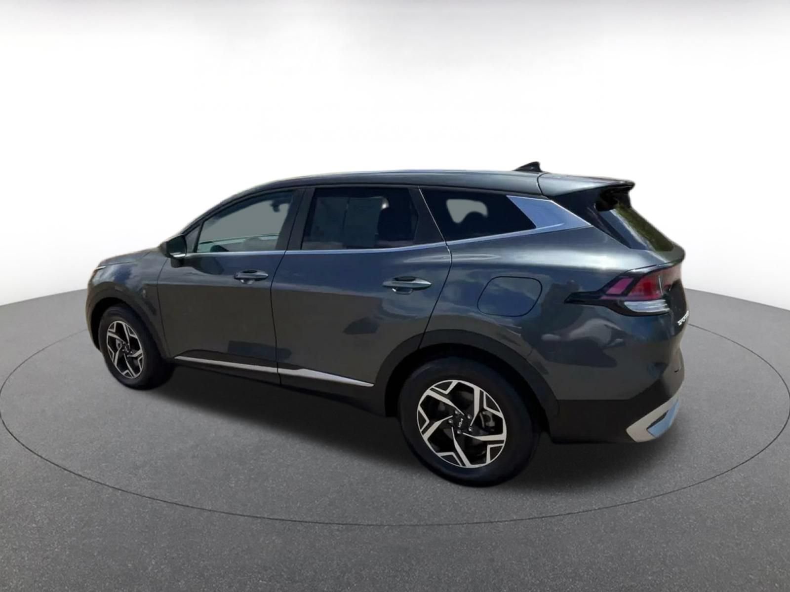 Used 2025 Kia Sportage LX FWD image 9