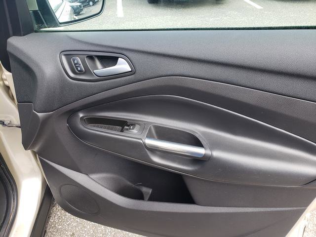 Used 2017 Ford Escape SE image 19