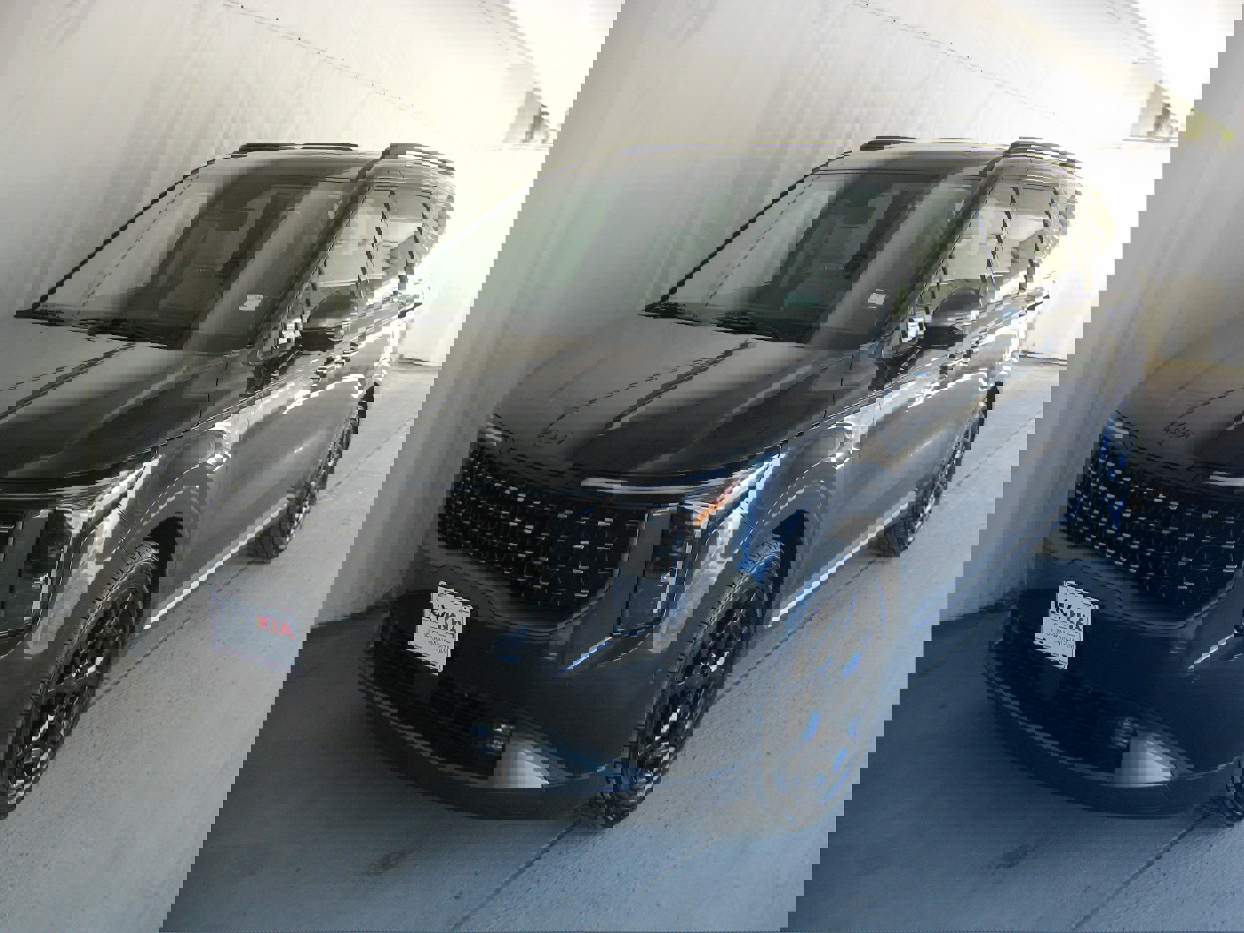 Used 2025 Kia Carnival SX w/ SX Dark Edition Package image 24