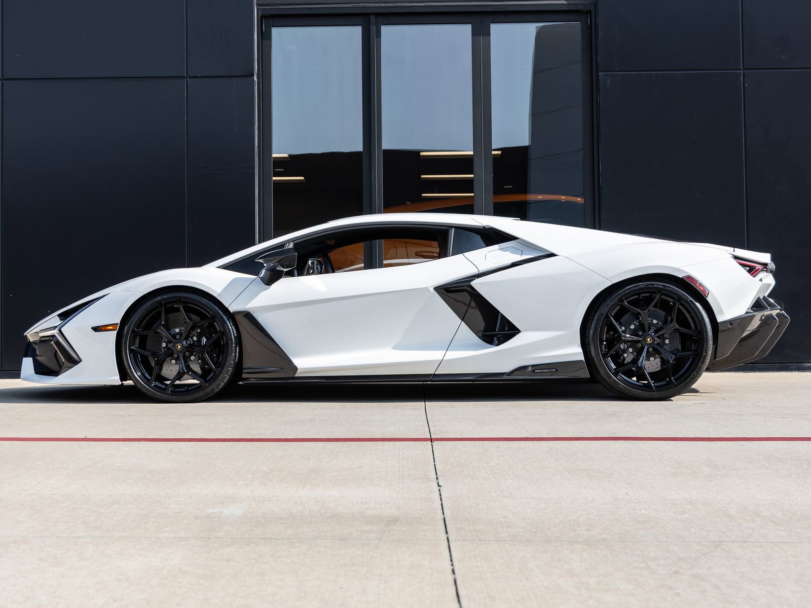 Used 2024 Lamborghini Revuelto AWD/4WD image 10