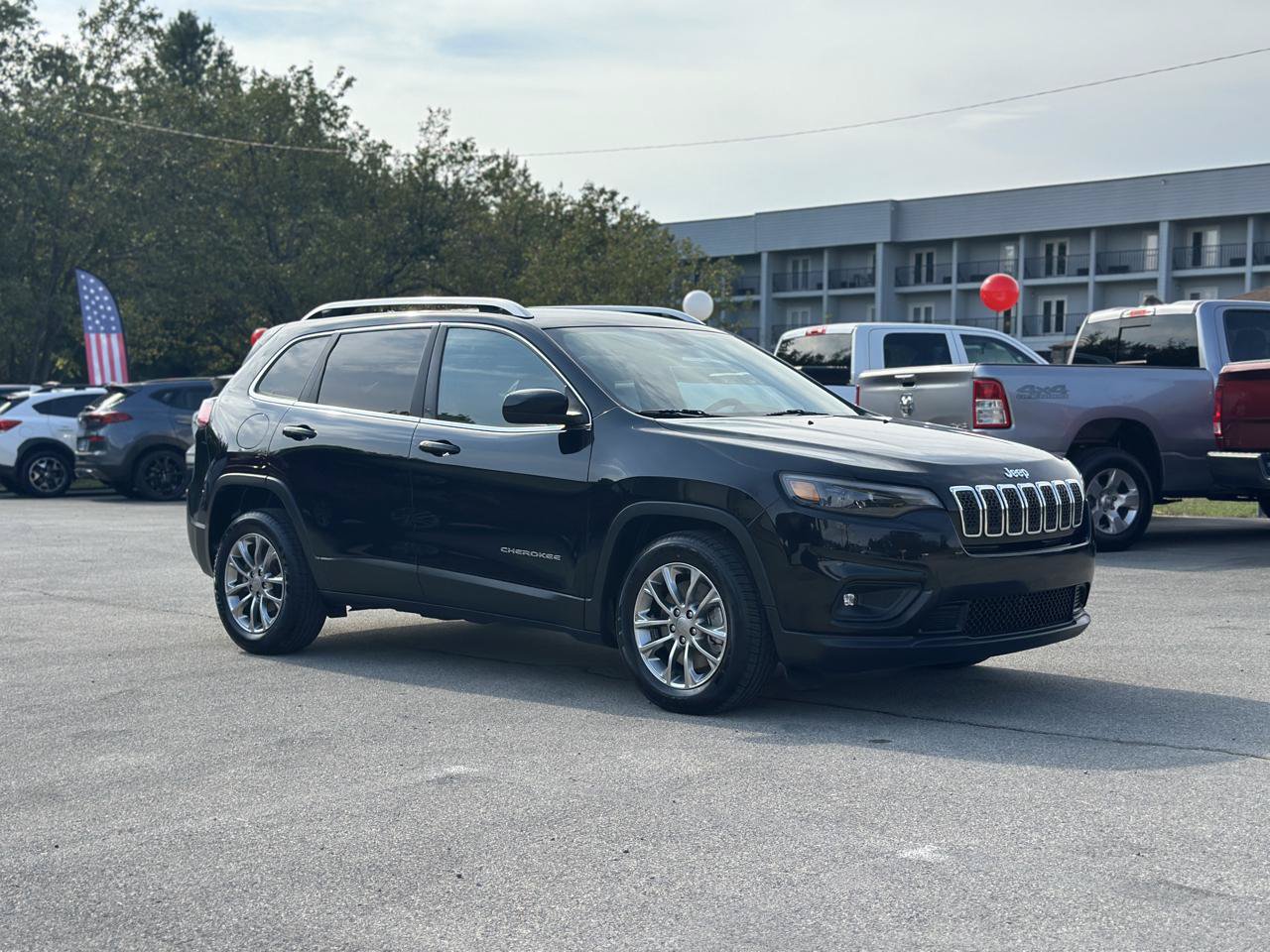 Used 2019 Jeep Cherokee Latitude Plus w/ Comfort/Convenience Group FWD image 38