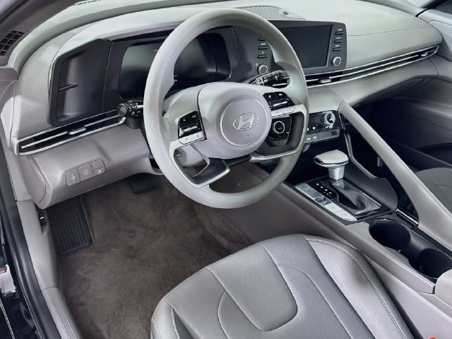 Certified 2025 Hyundai Elantra Hybrid FWD image 13