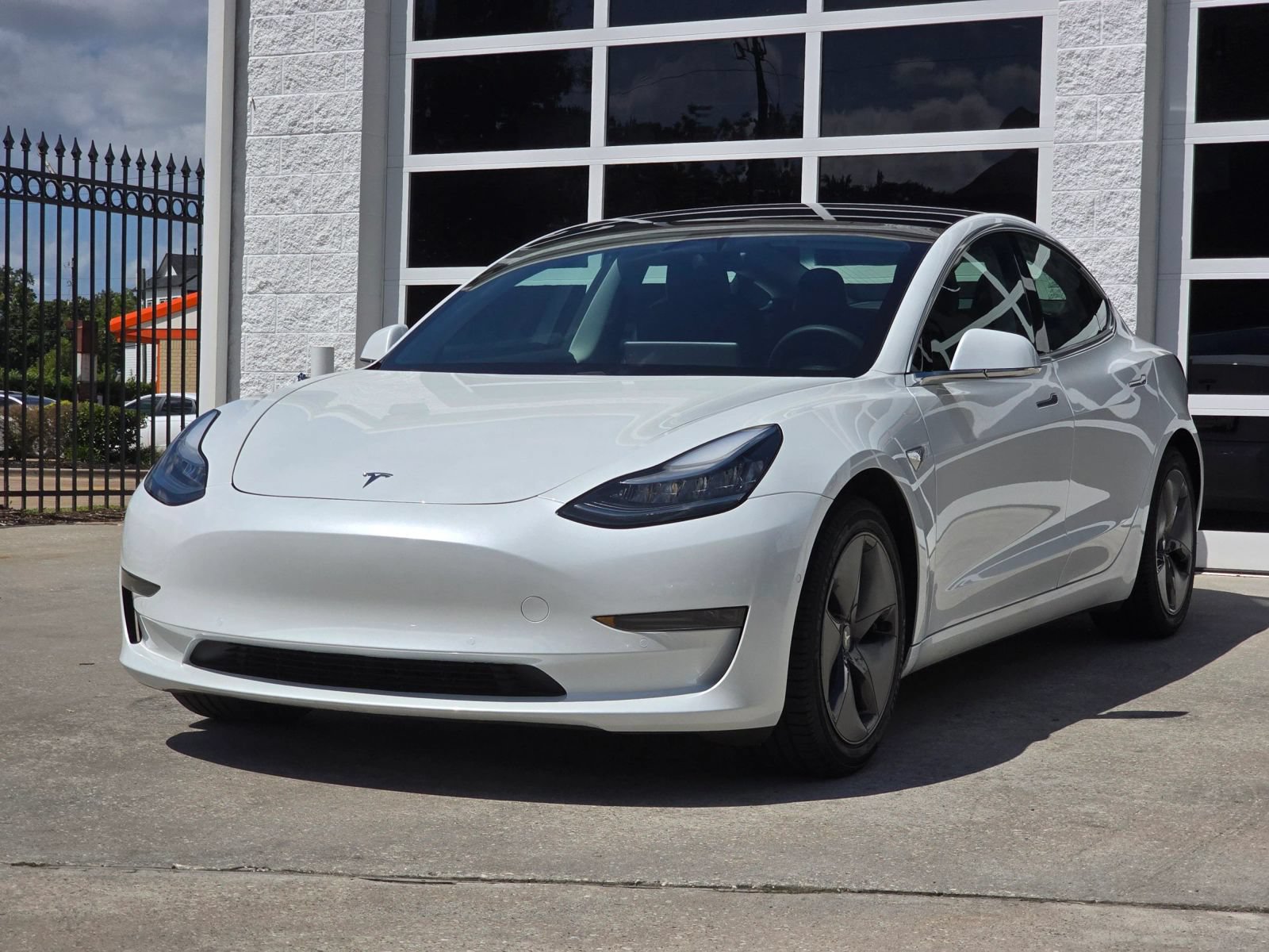 Used 2020 Tesla Model 3 Standard Range Plus RWD image 9