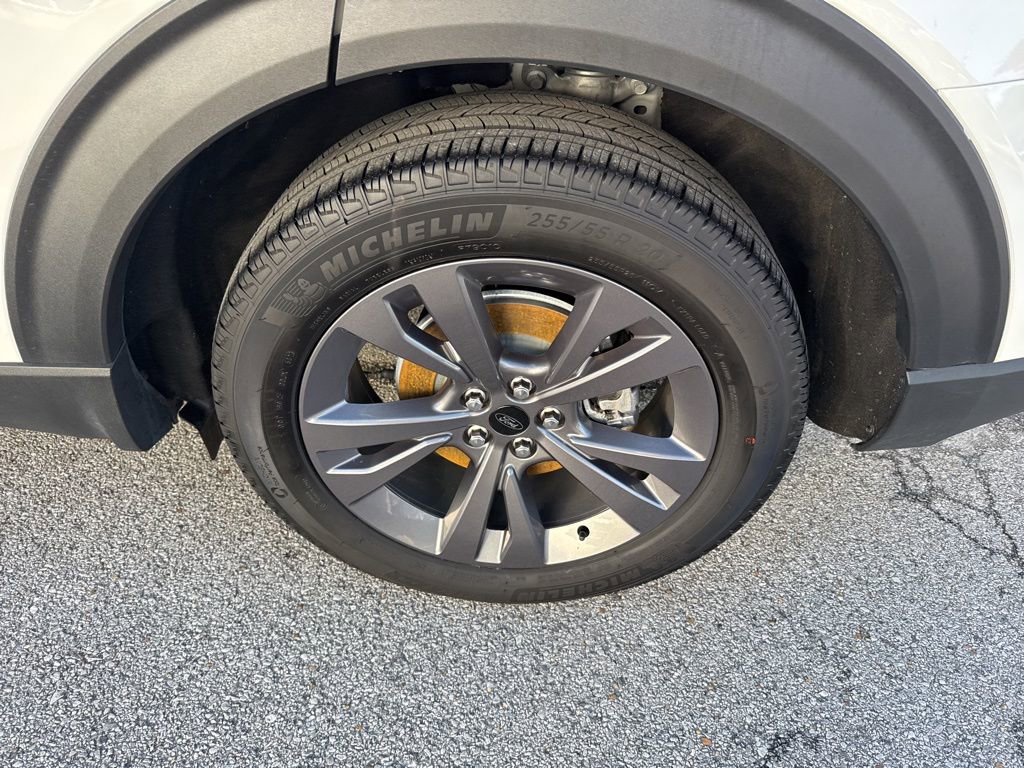 Used 2024 Ford Explorer XLT w/ Equipment Group 202A image 9