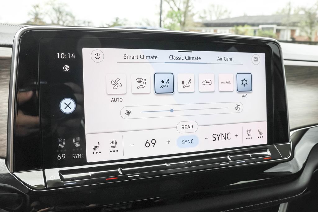 Used 2024 Volkswagen Atlas SEL Premium R-Line image 25