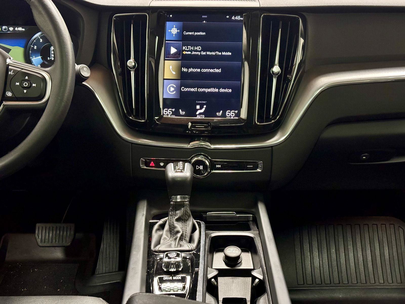 Used 2019 Volvo XC60 T5 Momentum w/ Multimedia Package AWD/4WD image 28