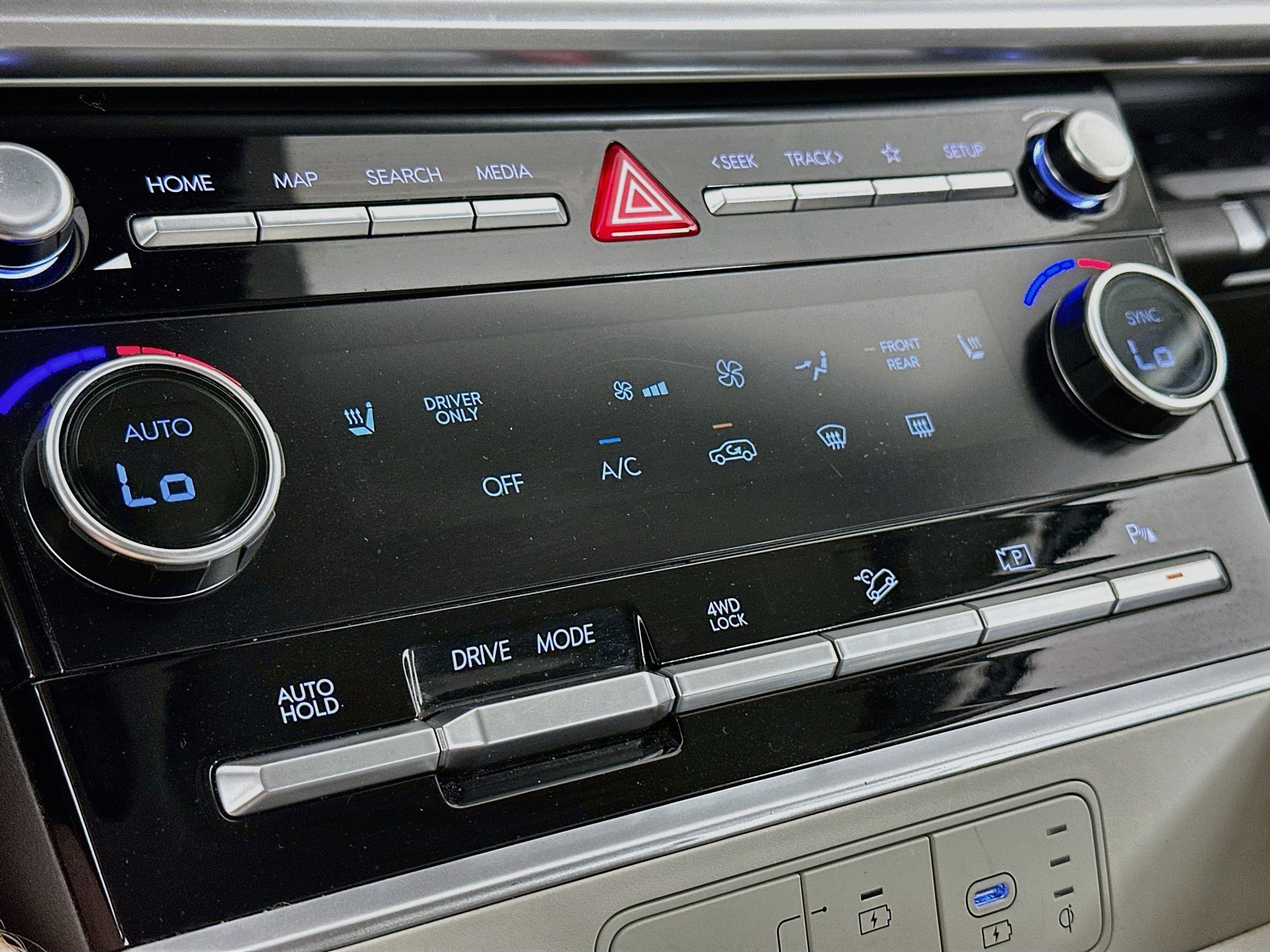 Used 2025 Hyundai Santa Fe SEL AWD/4WD image 23