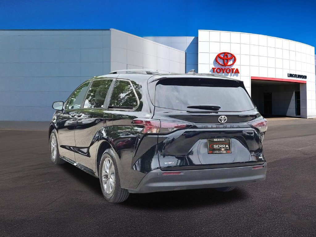 Used 2026 Toyota Sienna XLE FWD image 14