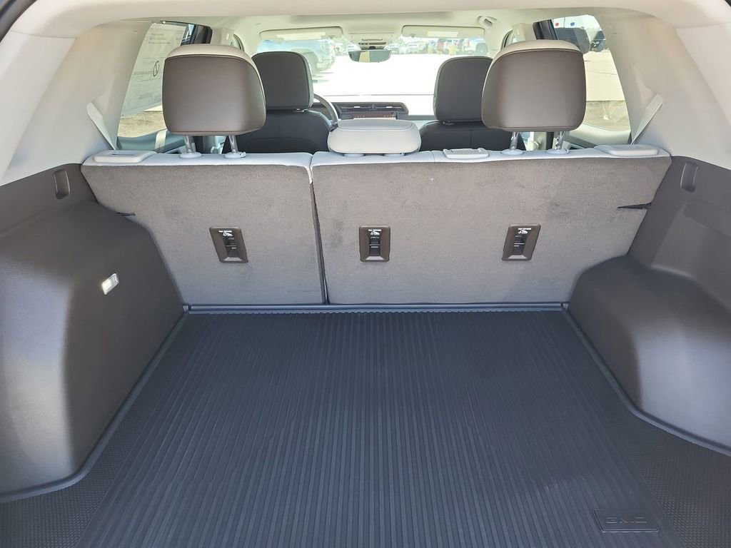 New 2026 GMC Terrain Denali w/ LPO, Black Badging Package image 21