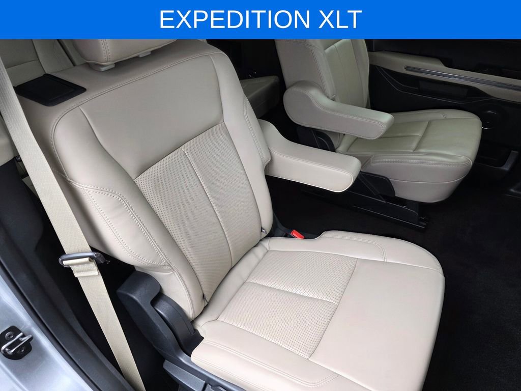 Used 2022 Ford Expedition XLT image 28