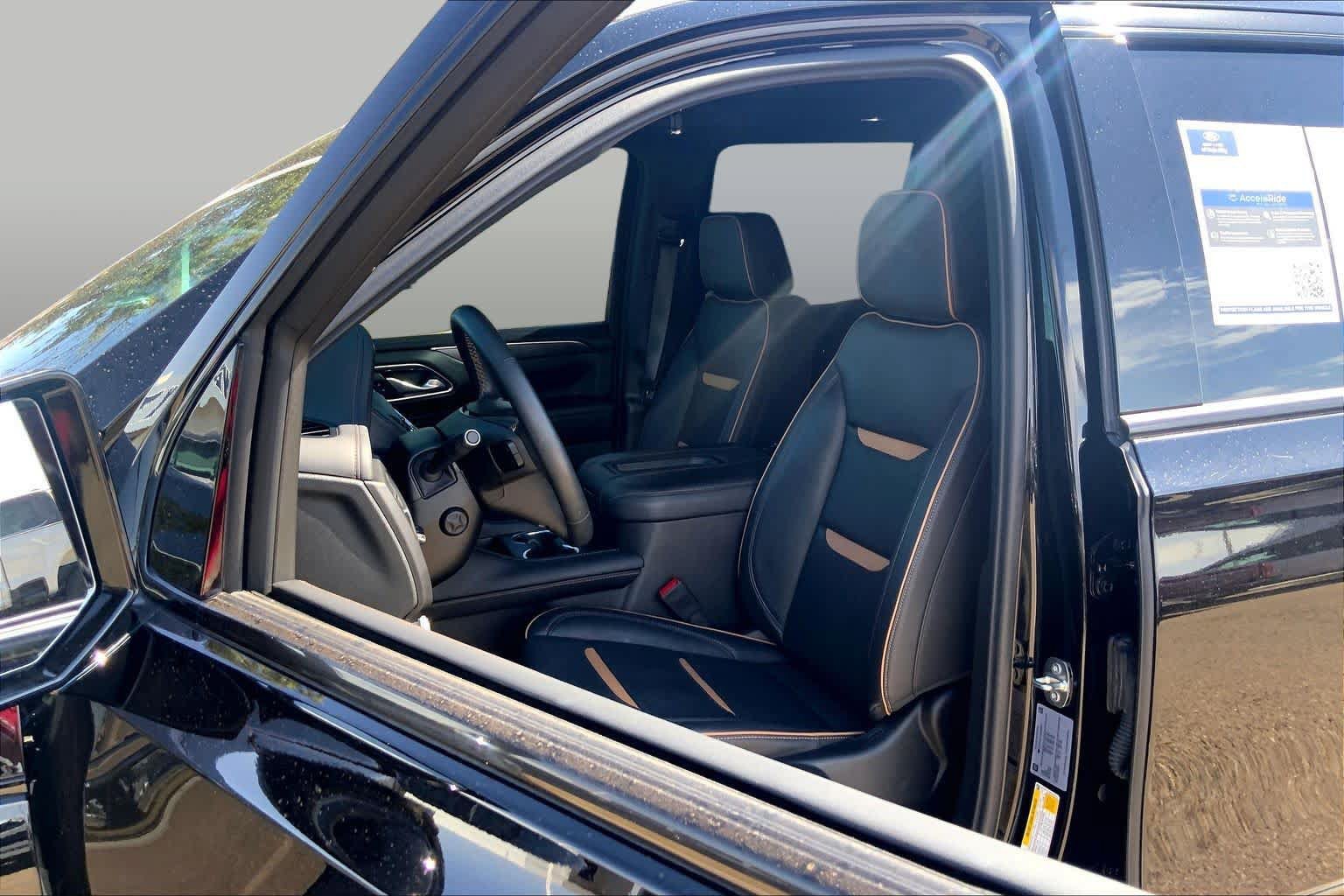 Used 2024 GMC Yukon AT4 w/ AT4 Premium Plus Package AWD/4WD image 8