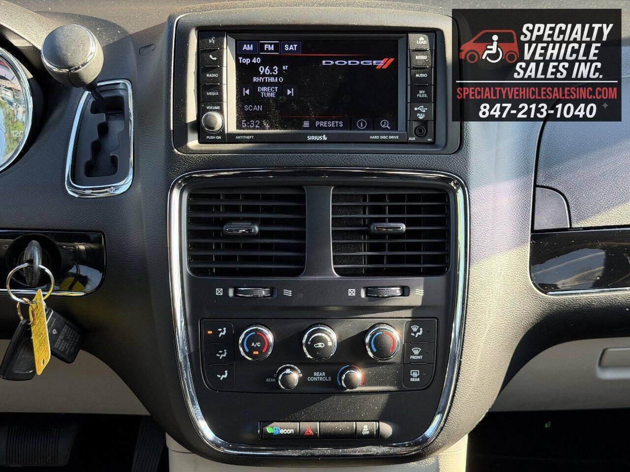Used 2018 Dodge Grand Caravan SXT FWD image 38