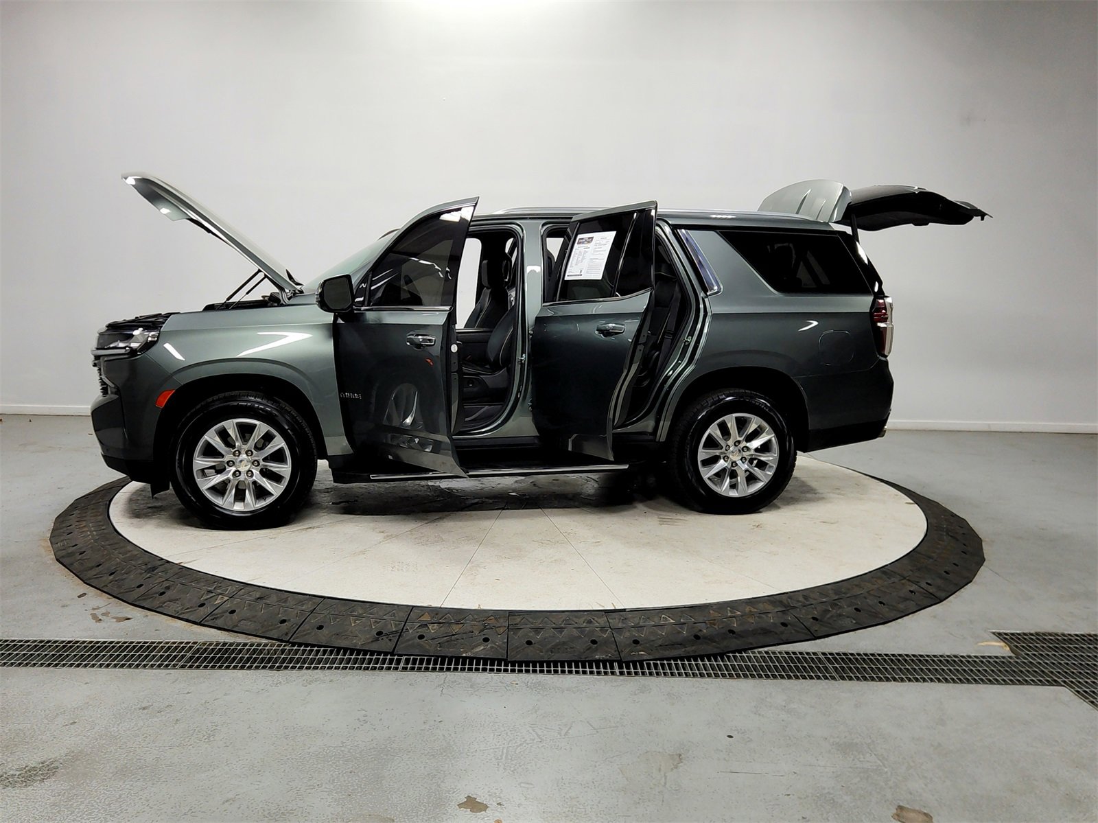 Used 2023 Chevrolet Tahoe Premier image 12