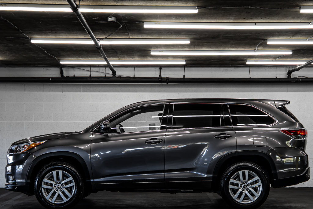 Used 2016 Toyota Highlander LE FWD image 2