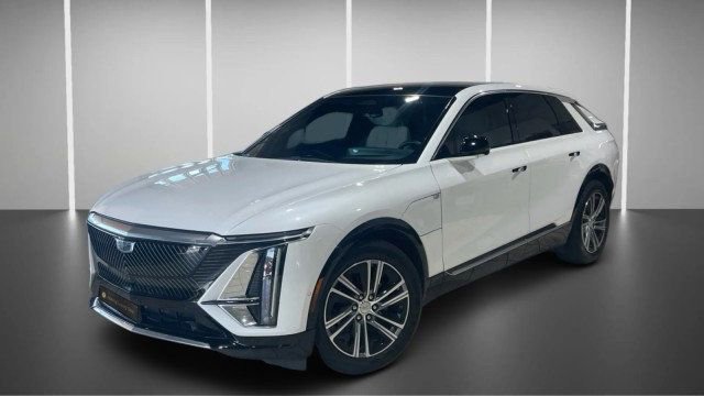 Used 2024 Cadillac Lyriq Luxury RWD image 8