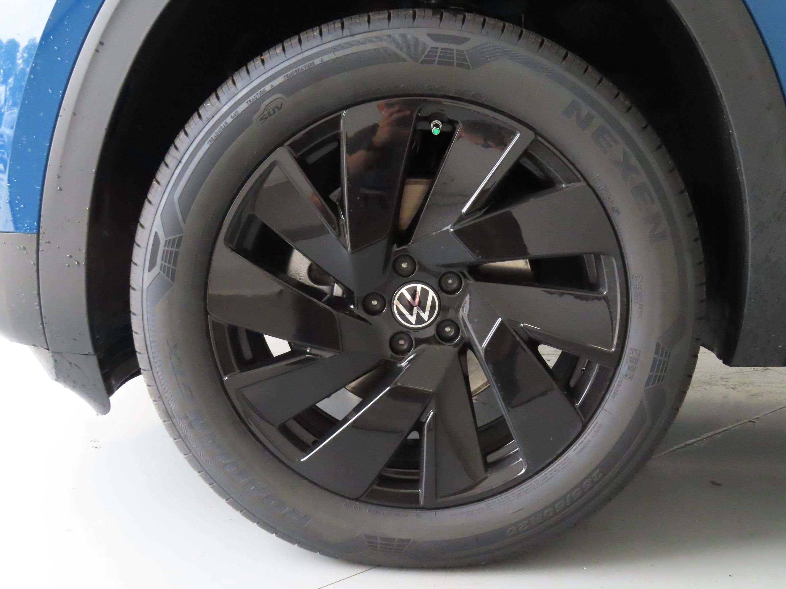 New 2025 Volkswagen Atlas SE FWD image 28
