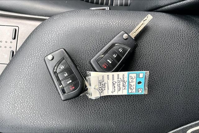 Used 2024 Toyota Camry SE image 34